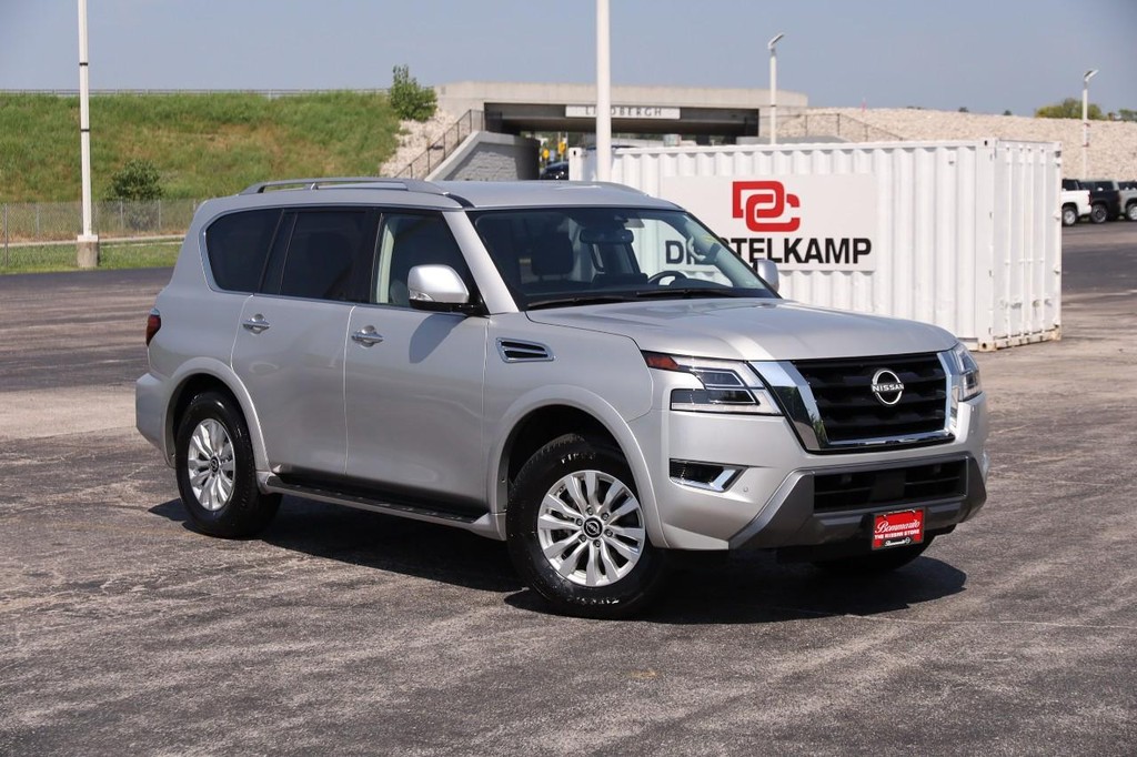 Nissan Armada Vehicle Full-screen Gallery Image 2