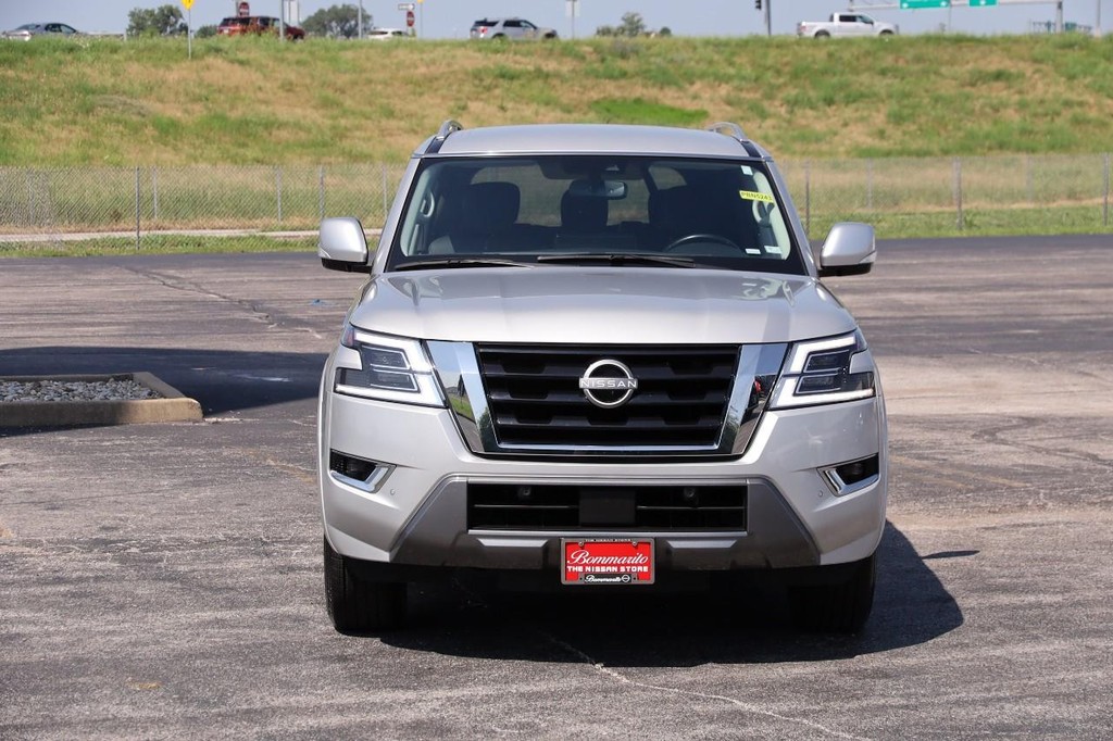 Nissan Armada Vehicle Full-screen Gallery Image 4