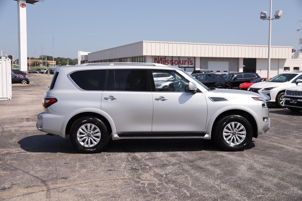 Nissan Armada Vehicle Full-screen Gallery Image 5
