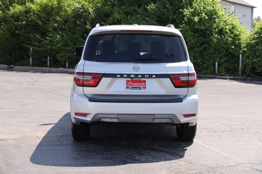 Nissan Armada Vehicle Full-screen Gallery Image 6