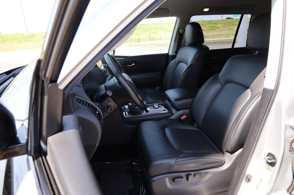 Nissan Armada Vehicle Full-screen Gallery Image 8