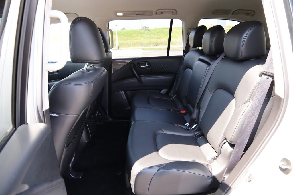 Nissan Armada Vehicle Full-screen Gallery Image 9