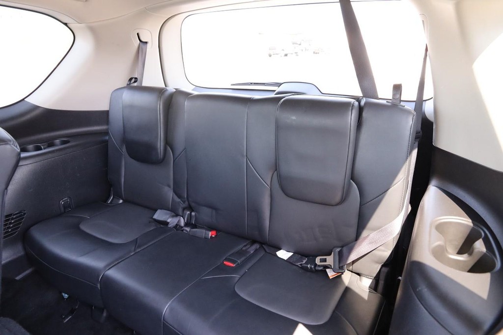 Nissan Armada Vehicle Full-screen Gallery Image 10