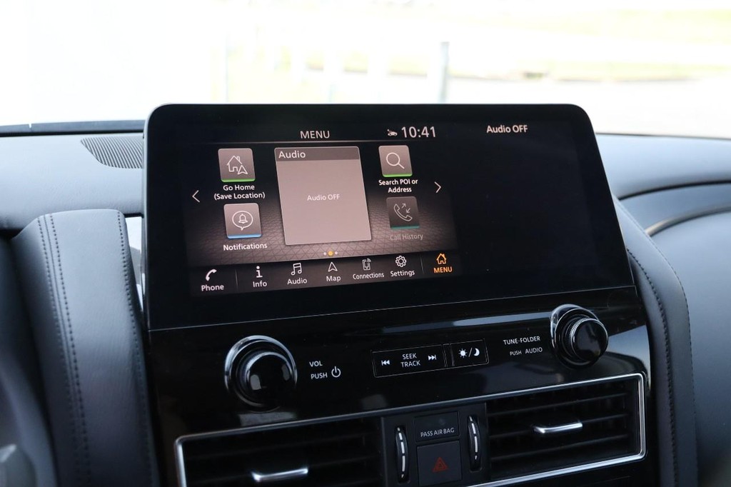 Nissan Armada Vehicle Full-screen Gallery Image 16