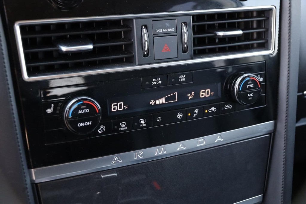 Nissan Armada Vehicle Full-screen Gallery Image 18