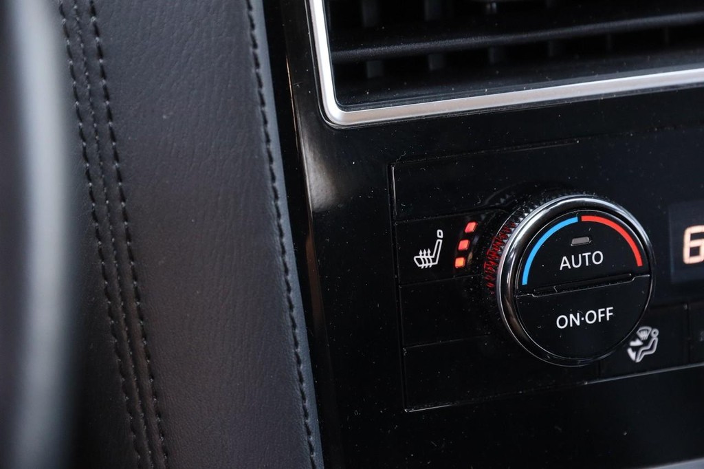 Nissan Armada Vehicle Full-screen Gallery Image 19