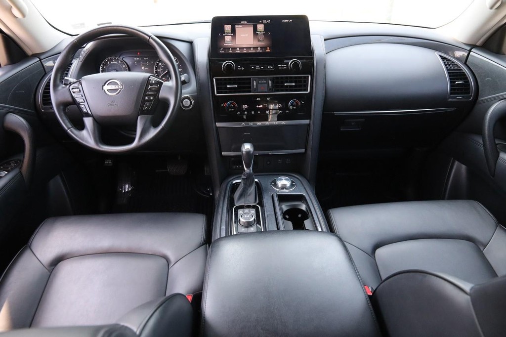 Nissan Armada Vehicle Full-screen Gallery Image 22