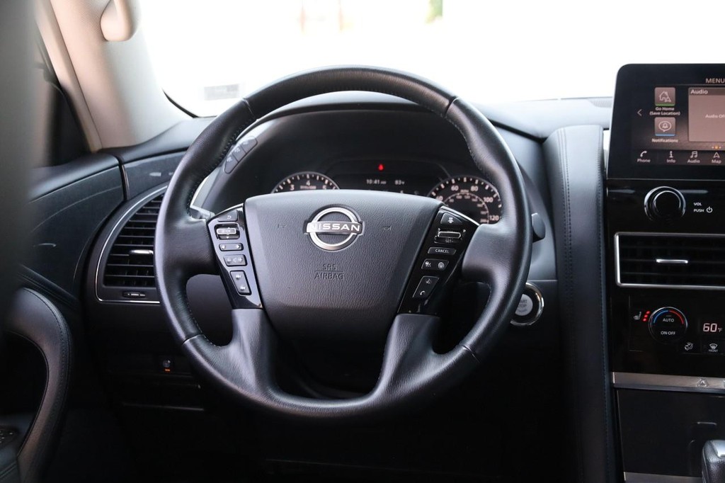 Nissan Armada Vehicle Full-screen Gallery Image 24