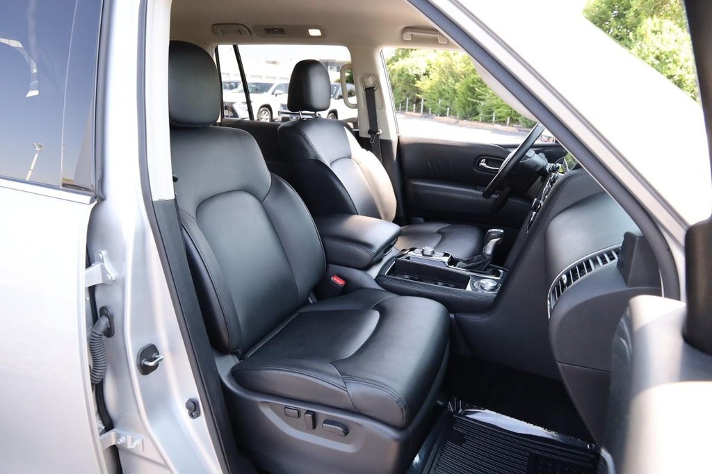 Nissan Armada Vehicle Full-screen Gallery Image 27