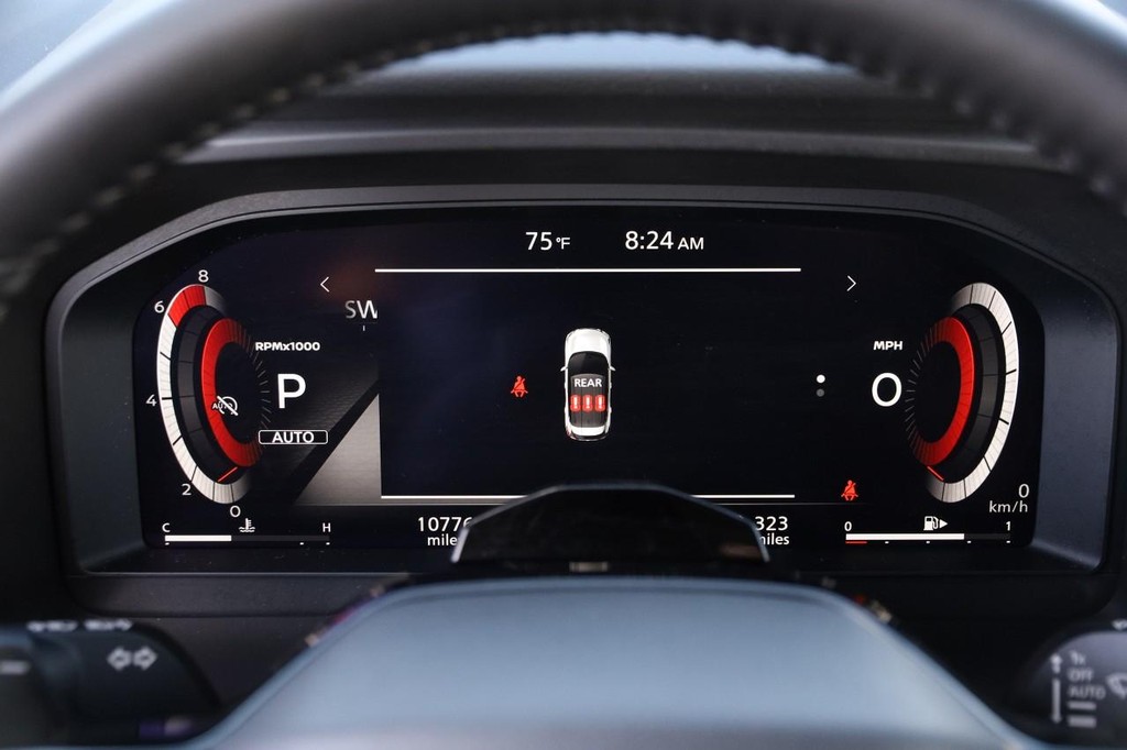 Nissan Rogue Vehicle Full-screen Gallery Image 15