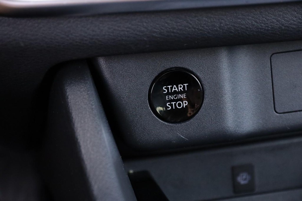 Nissan Rogue Vehicle Full-screen Gallery Image 16