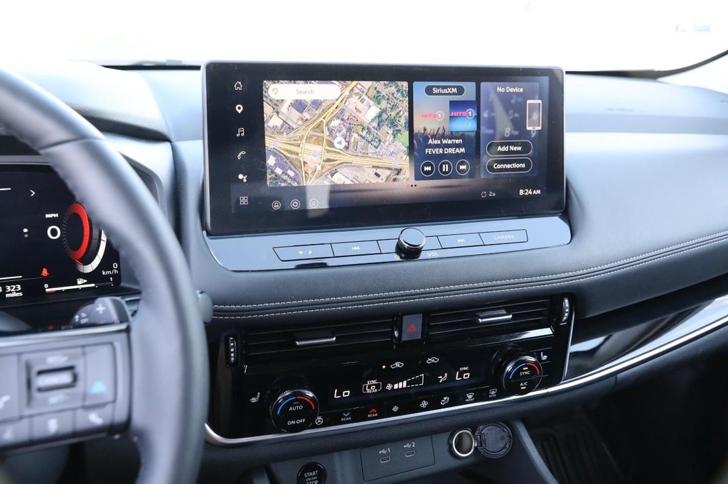 Nissan Rogue Vehicle Full-screen Gallery Image 17