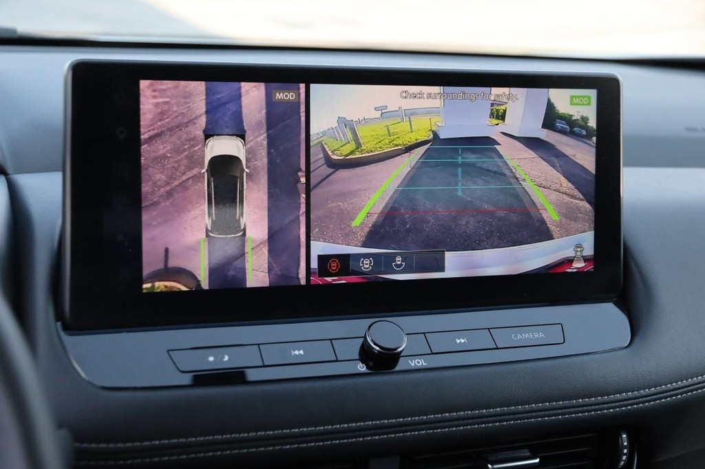 Nissan Rogue Vehicle Full-screen Gallery Image 19