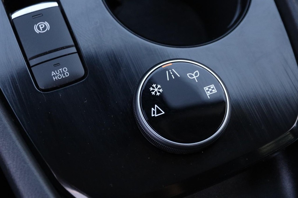 Nissan Rogue Vehicle Full-screen Gallery Image 22