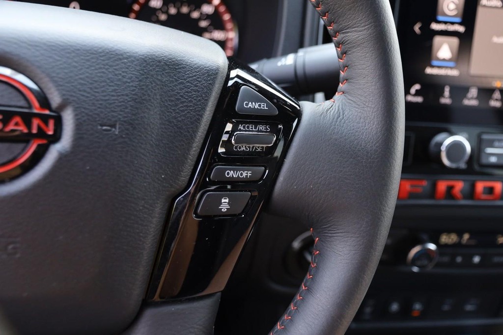 Nissan Frontier Vehicle Full-screen Gallery Image 13