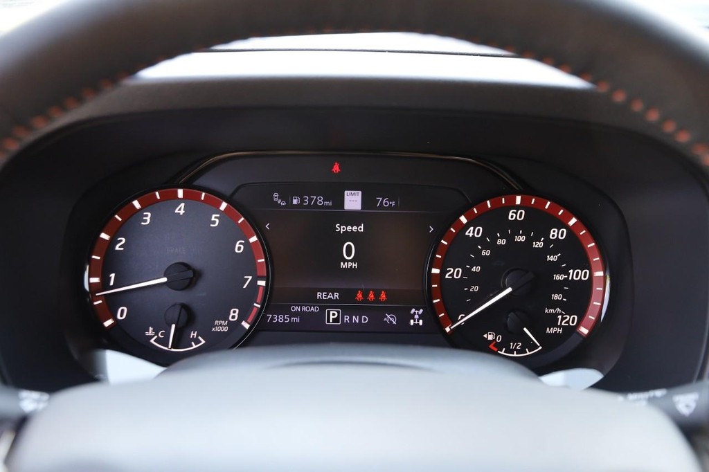 Nissan Frontier Vehicle Full-screen Gallery Image 14