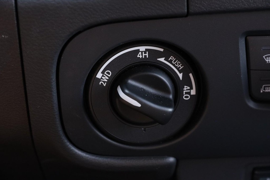 Nissan Frontier Vehicle Full-screen Gallery Image 16