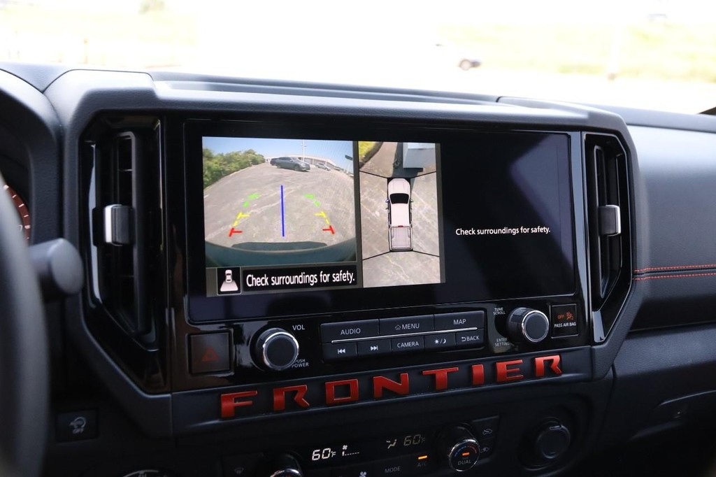 Nissan Frontier Vehicle Full-screen Gallery Image 19
