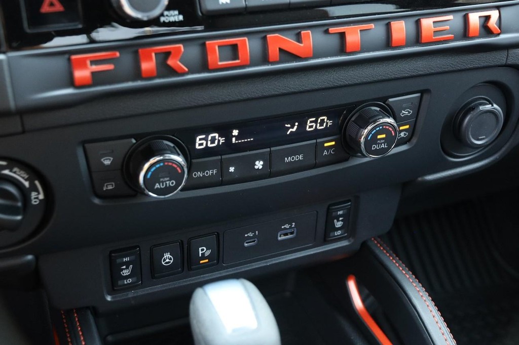 Nissan Frontier Vehicle Full-screen Gallery Image 20
