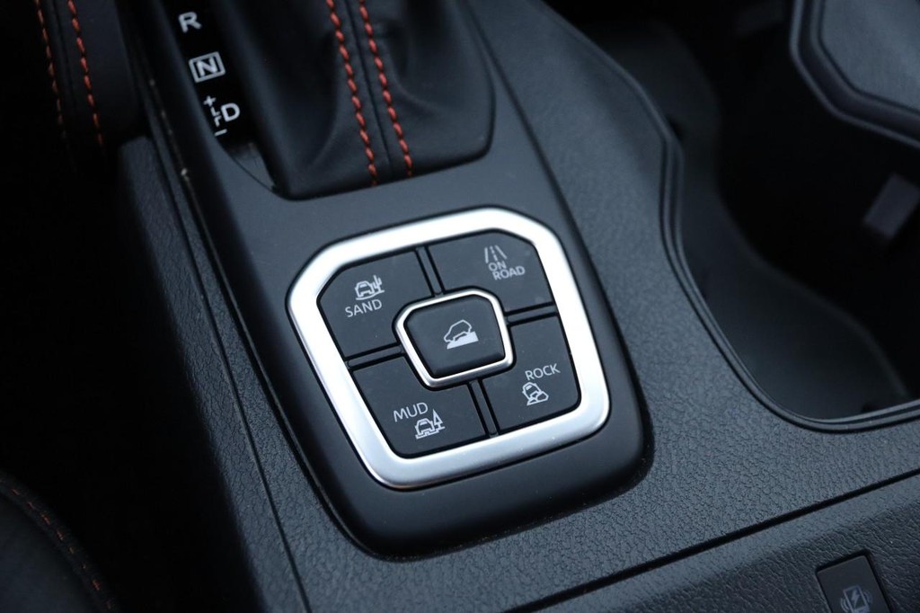 Nissan Frontier Vehicle Full-screen Gallery Image 22