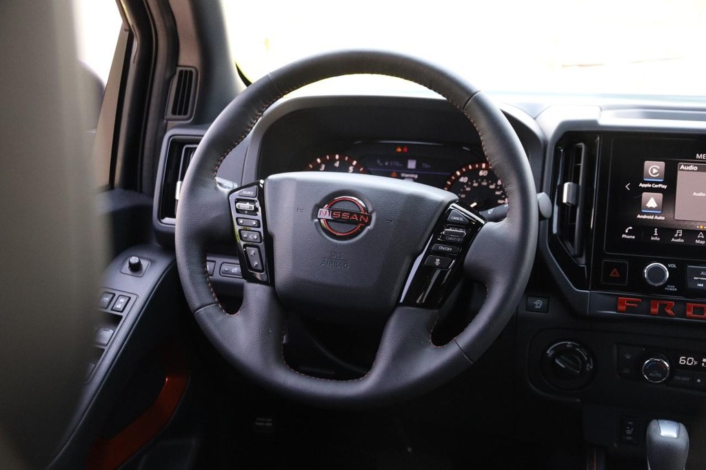 Nissan Frontier Vehicle Full-screen Gallery Image 28