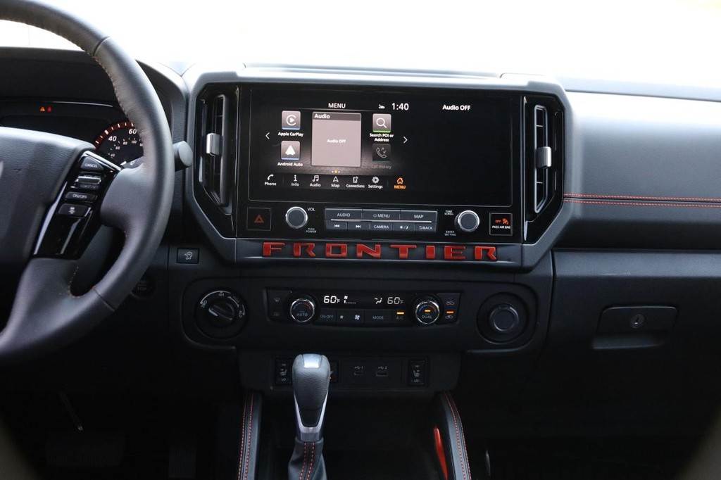 Nissan Frontier Vehicle Full-screen Gallery Image 29