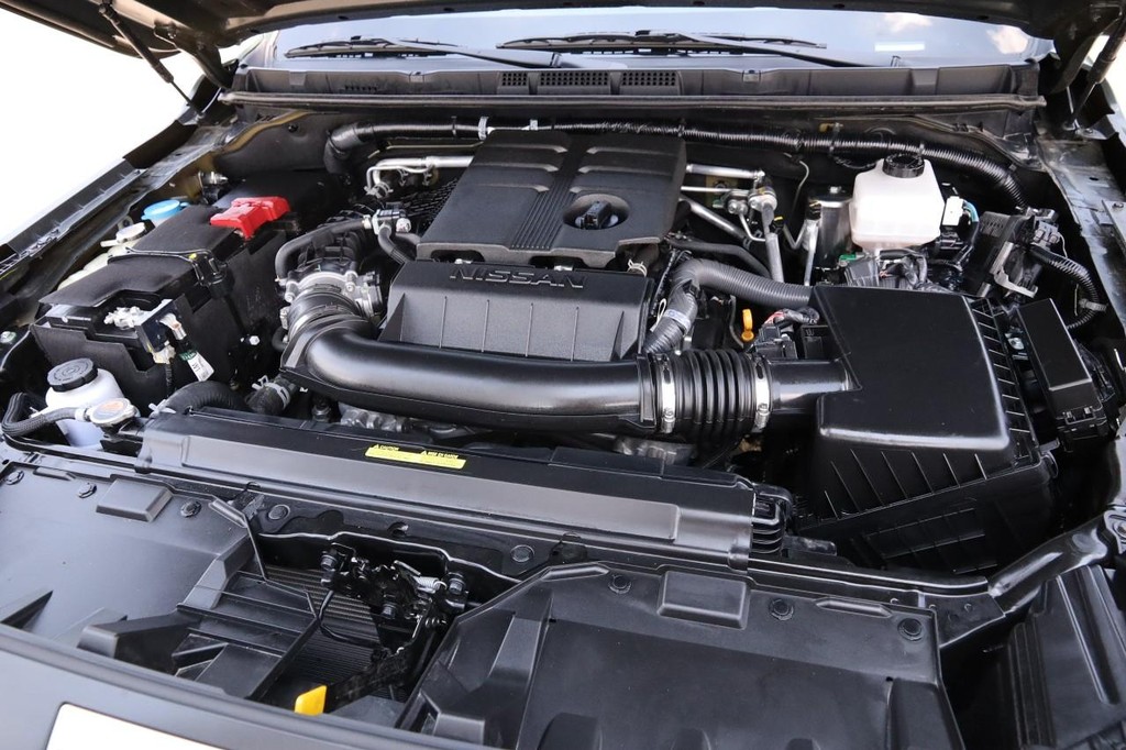 Nissan Frontier Vehicle Full-screen Gallery Image 32