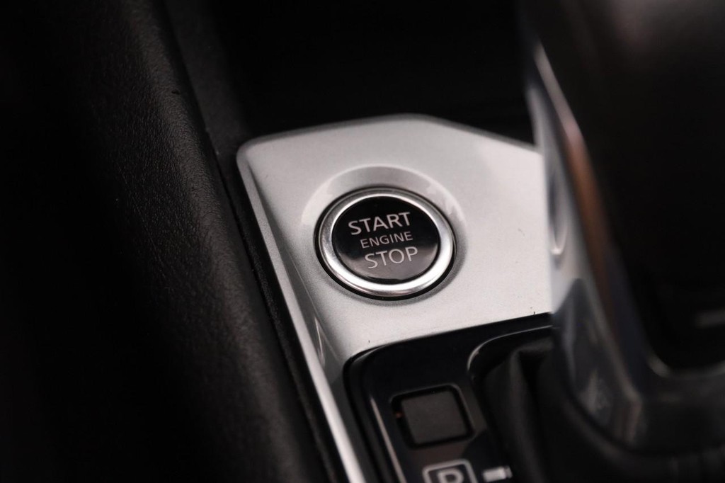 Nissan Altima Vehicle Full-screen Gallery Image 14