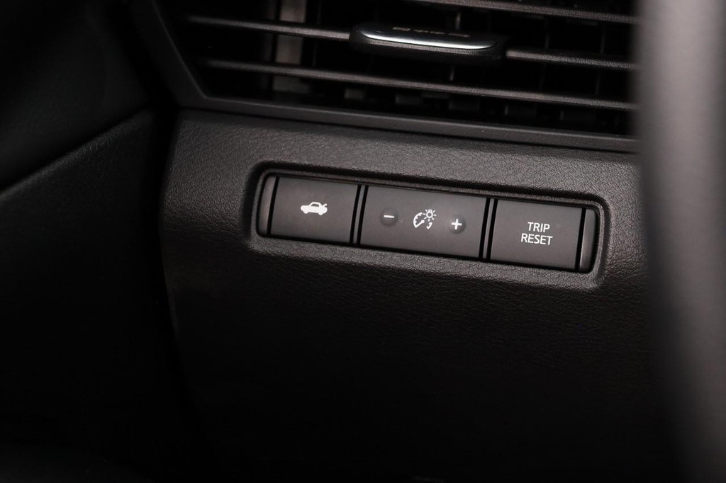 Nissan Altima Vehicle Full-screen Gallery Image 19
