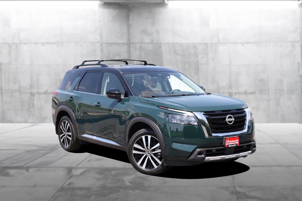 Nissan Pathfinder Vehicle Full-screen Gallery Image 2
