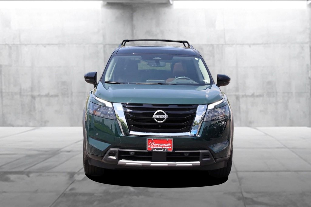 Nissan Pathfinder Vehicle Full-screen Gallery Image 4