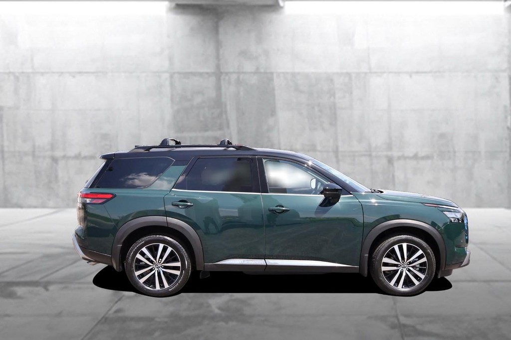 Nissan Pathfinder Vehicle Full-screen Gallery Image 5