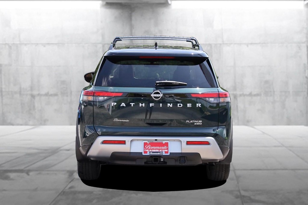 Nissan Pathfinder Vehicle Full-screen Gallery Image 6