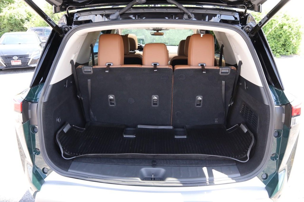 Nissan Pathfinder Vehicle Full-screen Gallery Image 7