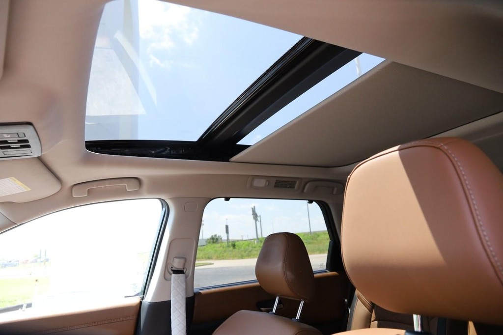 Nissan Pathfinder Vehicle Full-screen Gallery Image 9