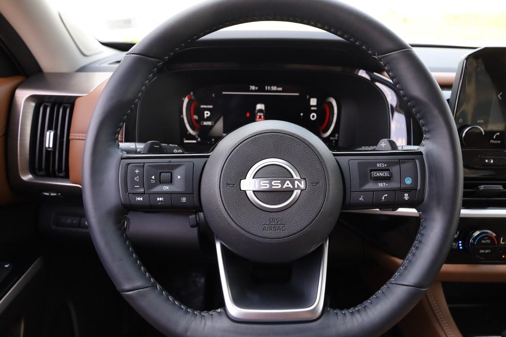 Nissan Pathfinder Vehicle Full-screen Gallery Image 13