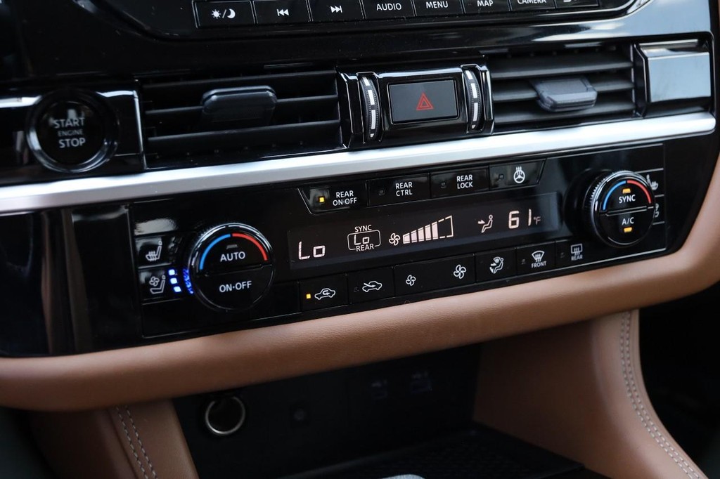 Nissan Pathfinder Vehicle Full-screen Gallery Image 21