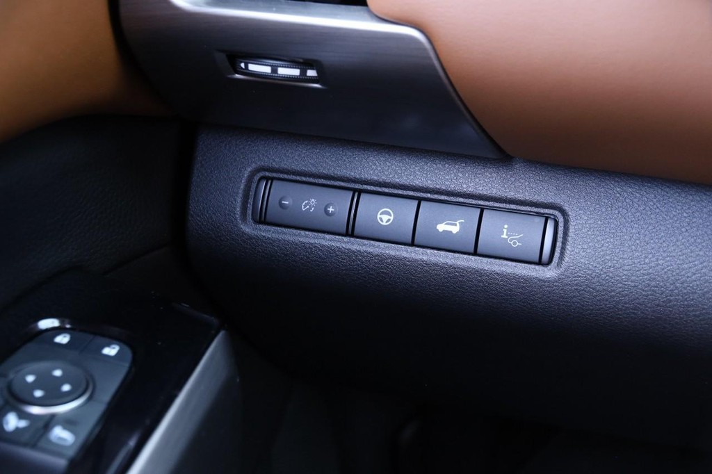 Nissan Pathfinder Vehicle Full-screen Gallery Image 23