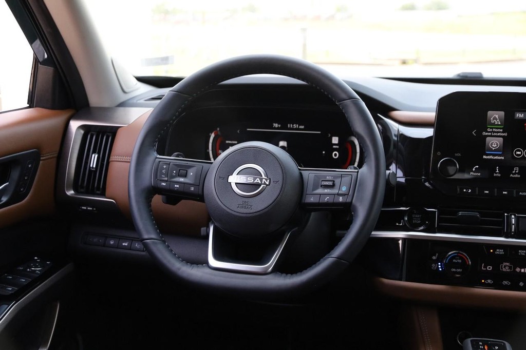 Nissan Pathfinder Vehicle Full-screen Gallery Image 26