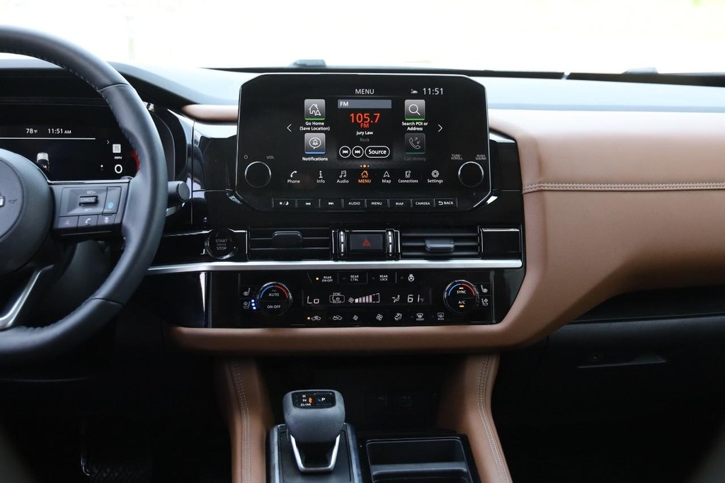 Nissan Pathfinder Vehicle Full-screen Gallery Image 27