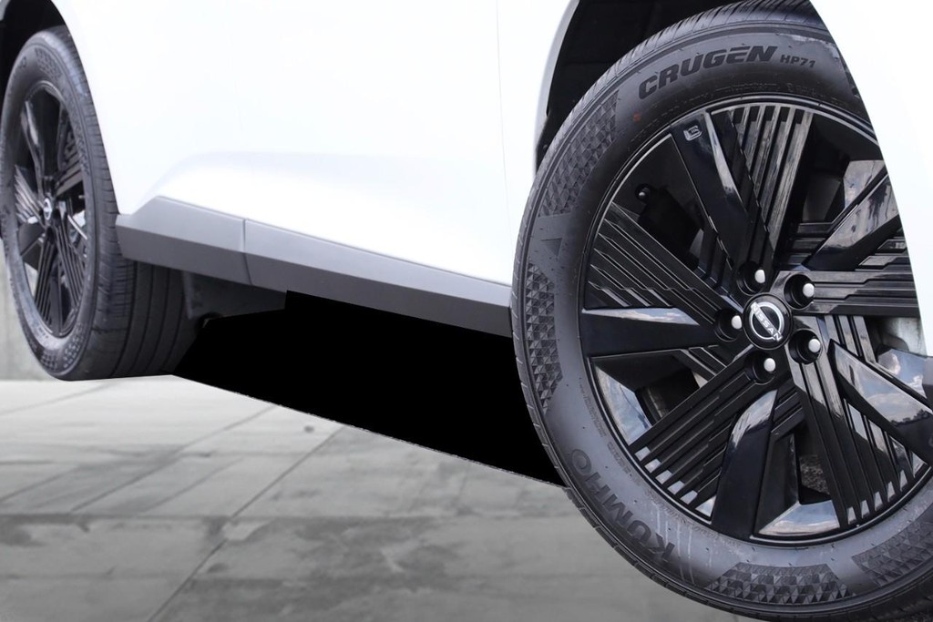 Nissan Murano Vehicle Full-screen Gallery Image 3