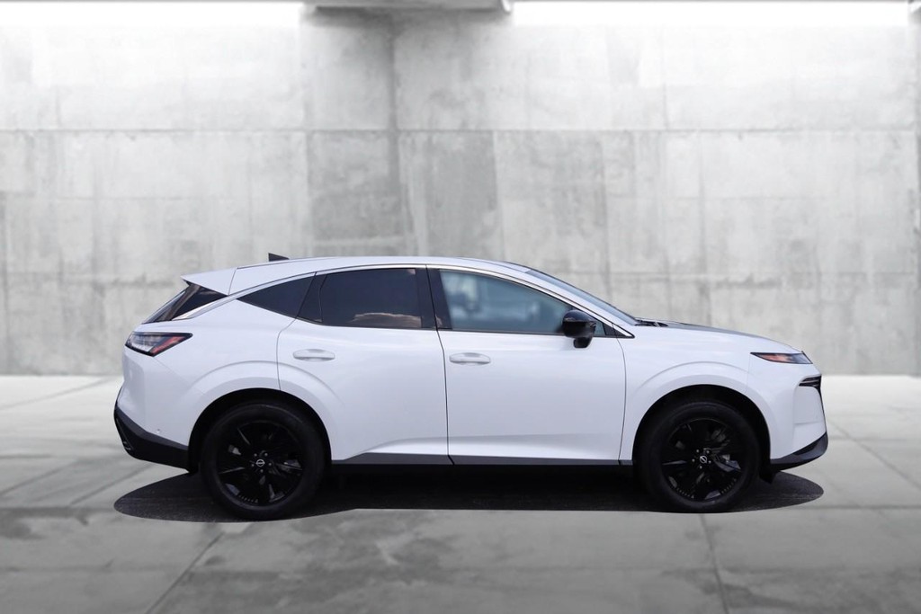 Nissan Murano Vehicle Full-screen Gallery Image 5