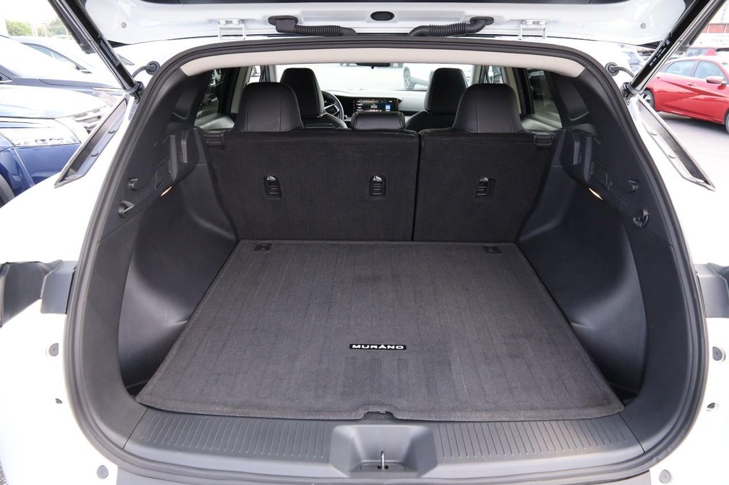 Nissan Murano Vehicle Full-screen Gallery Image 7