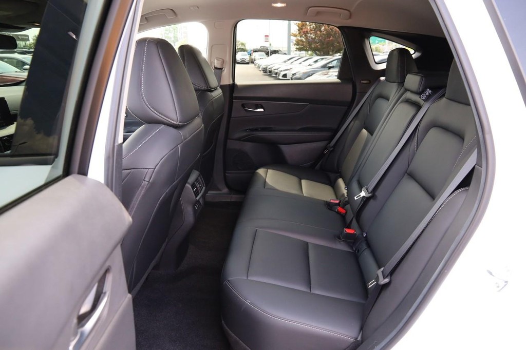 Nissan Murano Vehicle Full-screen Gallery Image 10