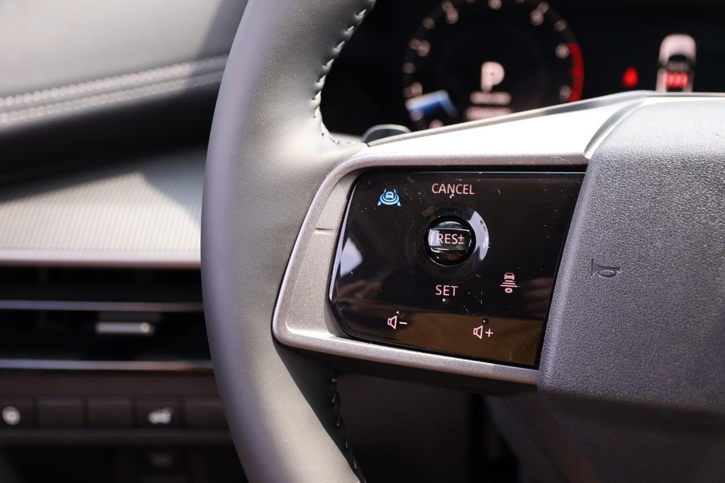Nissan Murano Vehicle Full-screen Gallery Image 12