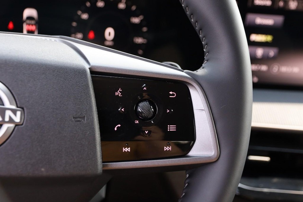 Nissan Murano Vehicle Full-screen Gallery Image 13