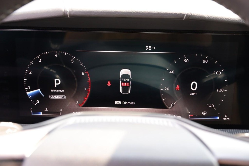 Nissan Murano Vehicle Full-screen Gallery Image 14