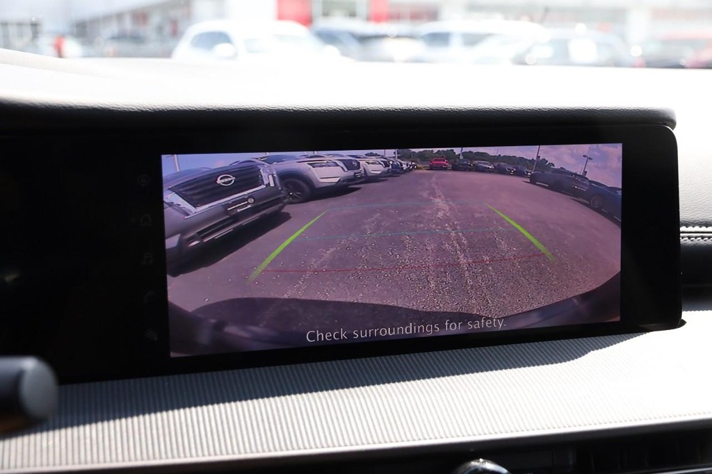 Nissan Murano Vehicle Full-screen Gallery Image 17