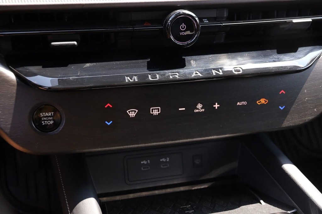 Nissan Murano Vehicle Full-screen Gallery Image 18