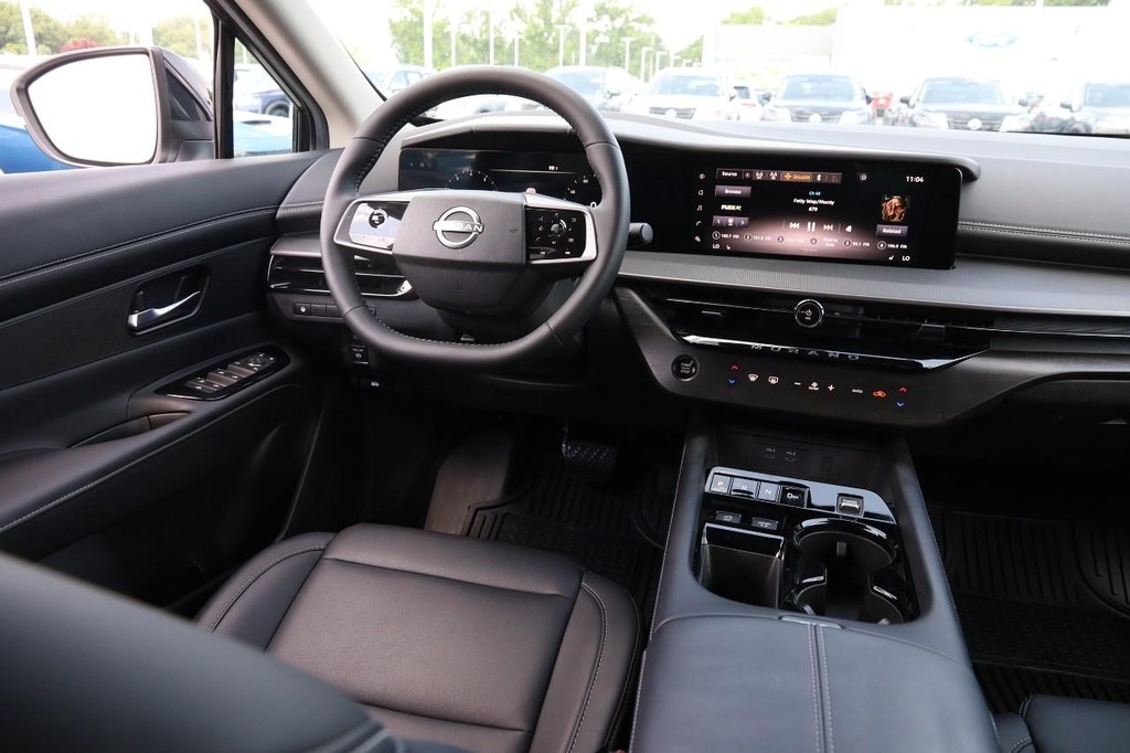 Nissan Murano Vehicle Full-screen Gallery Image 22